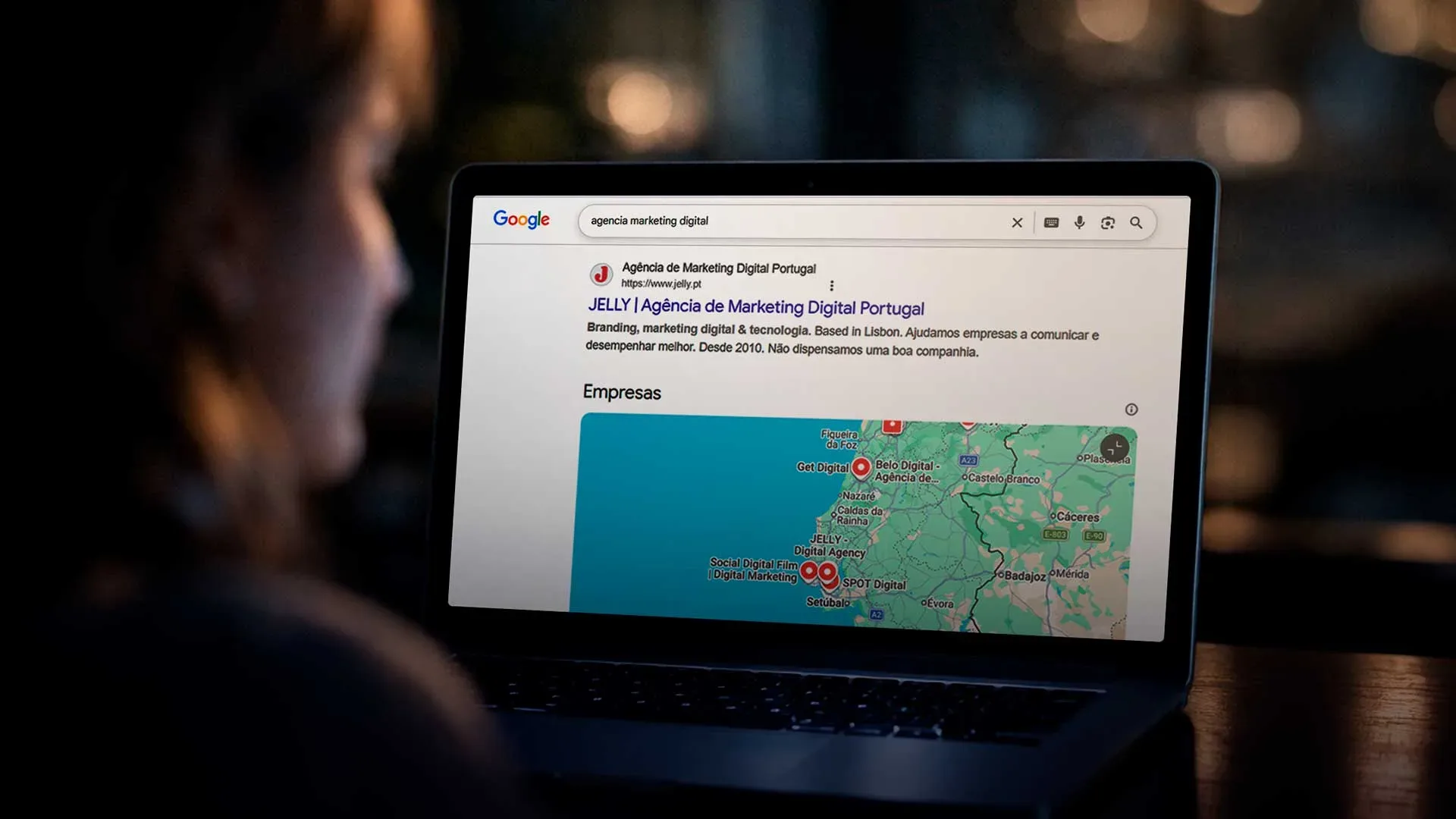 Imunidade Algorítmica: Quando a autoridade da marca torna o SEO inevitável