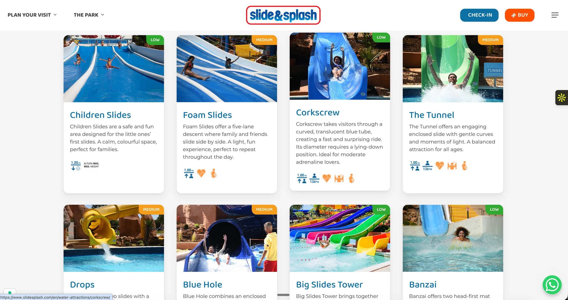 Página web da Slide & Splash com cartões de escorregas "Children Slides", "Foam Slides", "Corkscrew", "The Tunnel"