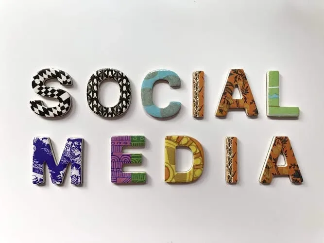 imagem a dizer "social media"