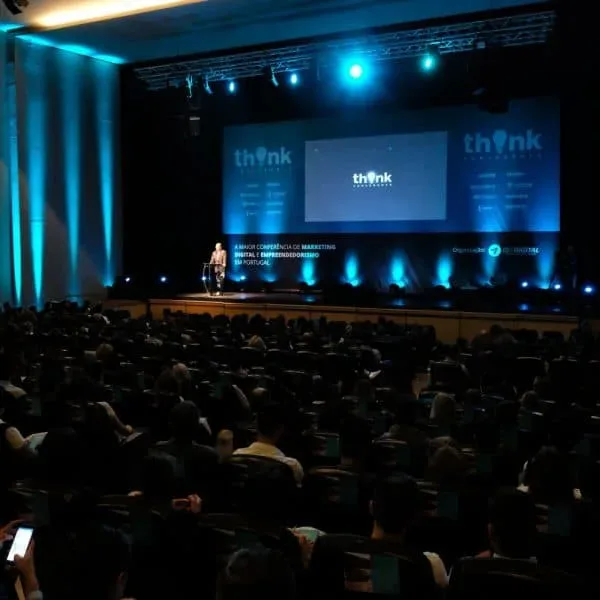Público durante uma das palestras da Think Conference.