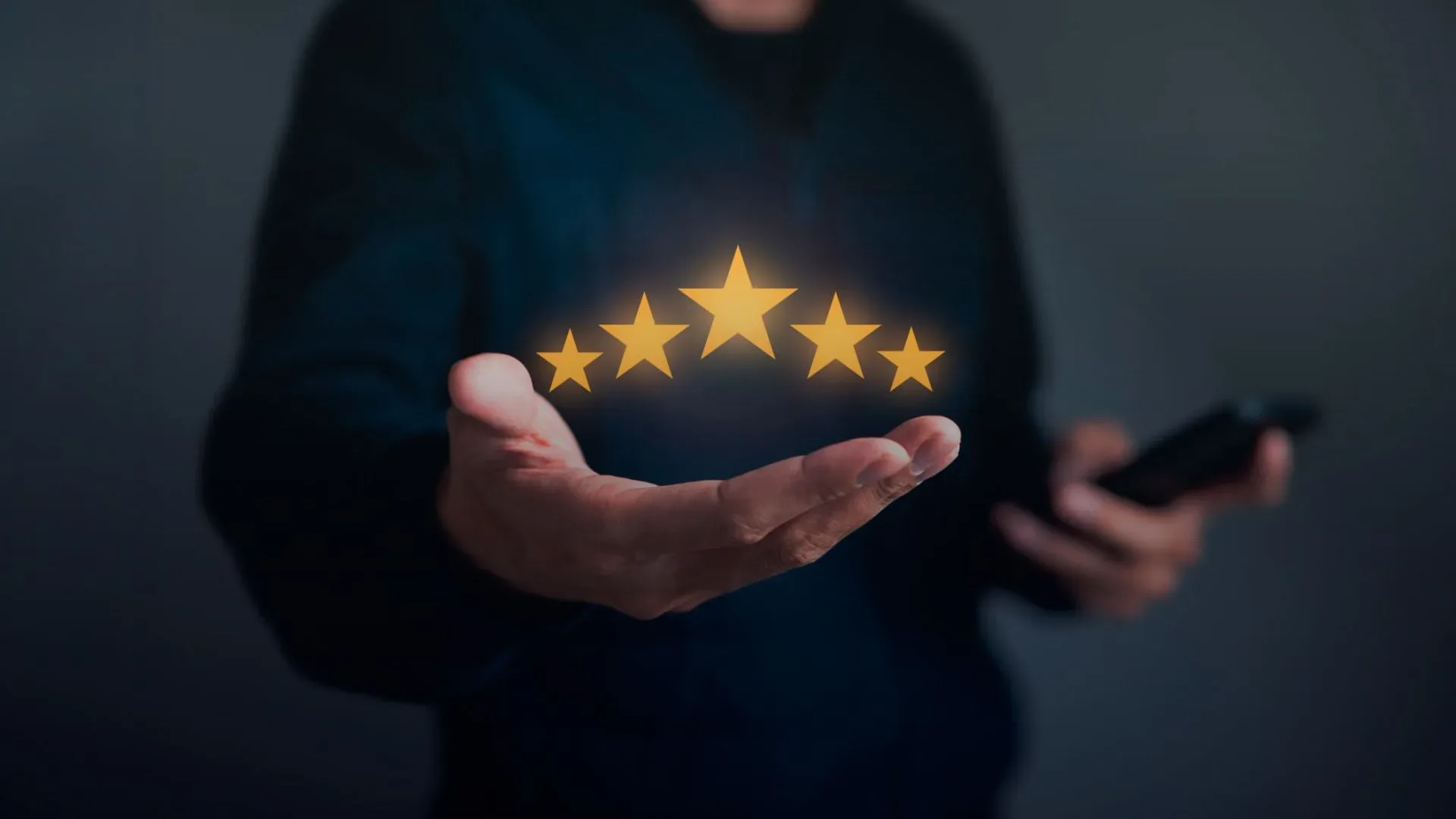 Senhor com 5 estrelas na mao