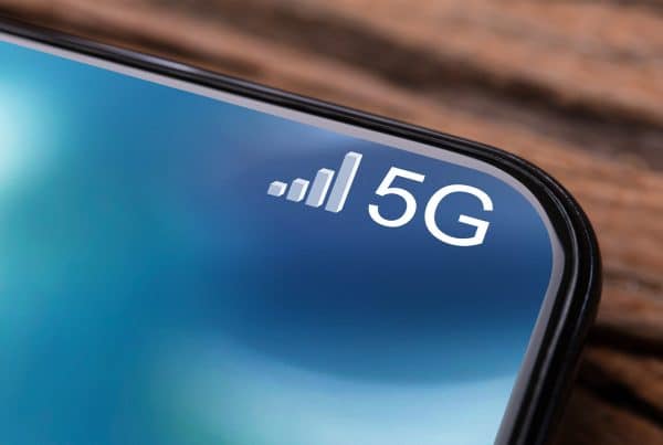 imagem de um telemovel com 5g