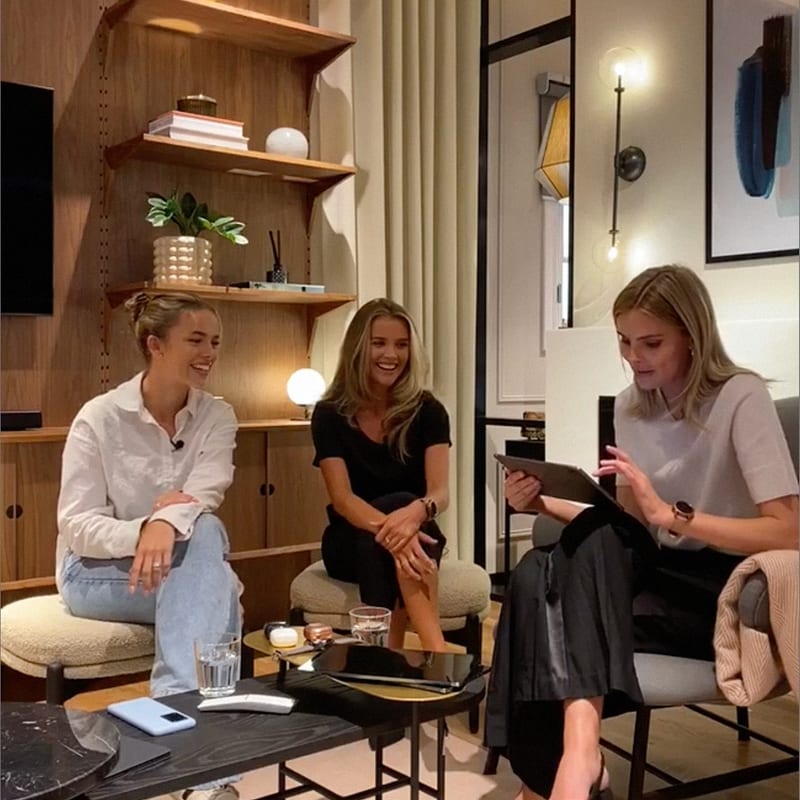 mulheres conversando