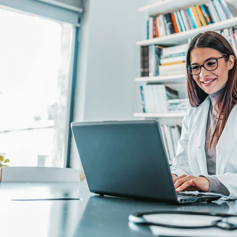 doctor using the computer